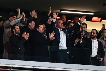 Serbest bırakılan Sadettin Saran, Eyüpspor-Fenerbahçe maçını izlemeye geldi