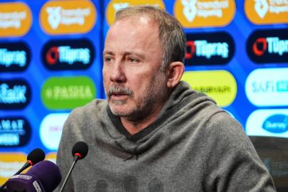 Sergen Yalçın'dan hakem eleştirisi: İstediklerine maç kazandırabilirler