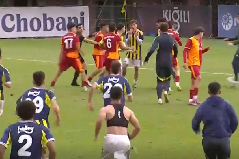 U19 Paf Ligi'nde Fenerbahçe-Galatasaray derbisinde kavga çıktı