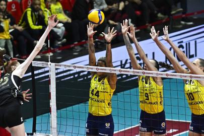 VakıfBank, Fenerbahçe karşısında kazandı