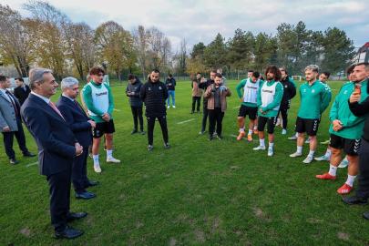 Vali ile Büyükşehir Belediye Başkanı izledi! Sakaryaspor, Hatayspor maçı hazırlıklarına başladı