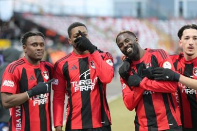 Vanspor FK, Hatayspor'a 4 attı