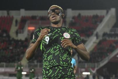 Victor Osimhen, milli takım kampında şarkı söyledi