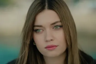 A.B.İ.’nin Çağla’sı Afra Saraçoğlu yeni rolünü anlattı! "Yaralarının etrafında kendisini ve ailesini korumaya çalışan bir kadın"