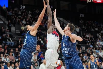 Anadolu Efes, Baskonia'ya kaybetti