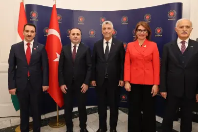 Bakan Bolat, Türkiye’nin Budapeşte Büyükelçiliği’ni ziyaret etti