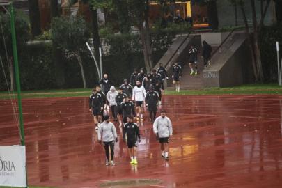 Beşiktaş, yoğun yağış ve rüzgar altında hazırlıklarını sürdürdü
