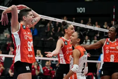 Eczacıbaşı, Olympiakos'a set vermedi