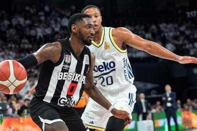 Fenerbahçe, Beşiktaş'a ligdeki ilk yenilgisini yaşattı