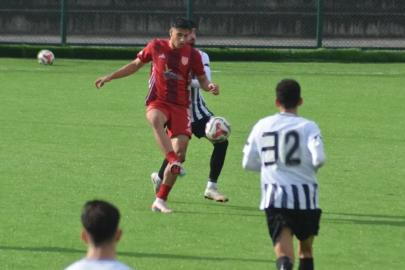 Görenleri şaşırtan olay: Nazillispor'da forma numaralarını bantlandı