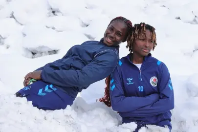 Hakkarigücü'nün Afrikalı oyuncuları kar ve soğuk havaya alıştı