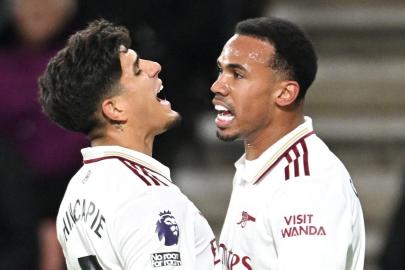 İngiltere Premier Lig'de lider Arsenal puan farkını 6'ya çıkardı