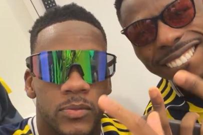 Jhon Duran ve Anthony Musaba'nın şampiyonluk dansı