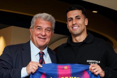 Joao Cancelo yeniden Barcelona'da