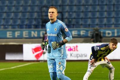 Mert Günok, Fenerbahçe'de eldiveni aldı