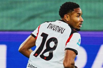 Milan, Floransa’da son anda puanı kaptı