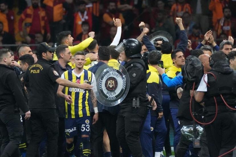 Olaylı derbi davası: Mert Hakan Yandaş ve Jayden Oosterwolde'ye hapis cezası
