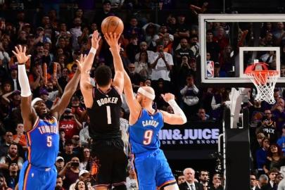 Phoenix Suns, son saniye üçlüğüyle kazandı