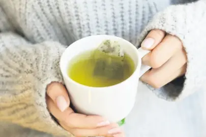 Sudan sonra en sağlıklı içecek yeşil çay