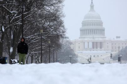 ABD'de rekor kar yağışı: 5 binden fazla uçuş iptal edildi