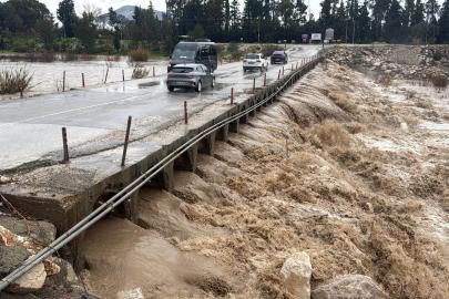 Antalya'yı sağanak vurdu; 7 ilçede okullar tatil edildi (3)