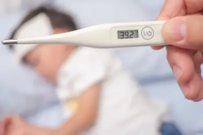 Çocuğunuzun ateşi varsa sakın bunu yapmayın! Meğer yıllardır yanlış biliniyormuş...