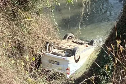 Düzce Akçakoca’da otomobil dere yatağına yuvarlandı