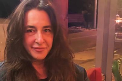 Esra Dermancıoğlu alışverişte! Gözlük denemelerini paylaştı