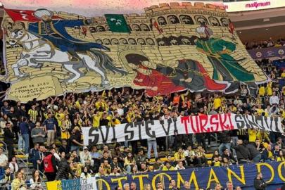 Fenerbahçe taraftarından Partizan'a pankart cevabı! Parkelerde tarih konuşuyor