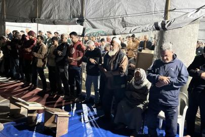 Gazze'de ateşkesin ardından bombardıman korkusu olmadan ilk teravih namazı kılındı