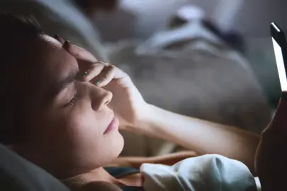 Gün boyu telefona bakanlar risk altında! Uzmandan kritik uyarı