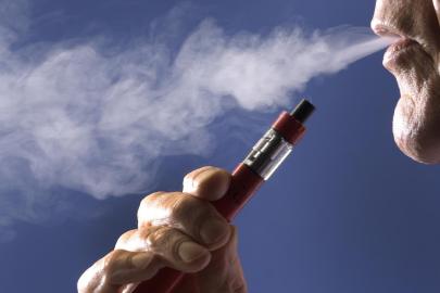 İngiltere'de özel araçlarda sigara yasağı hazırlığı