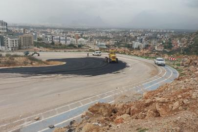 Kepez Belediyesi, yağmurun aşındırdığı yolları yeniledi
