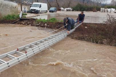 Sağanak sonrası mahsur kalan 2 kişi ekipler tarafından kurtarıldı