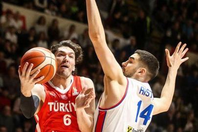 Sırplar'a Belgrad'da basketbol dersi! 12 Dev Adam'dan 3'te 3... Sırbistan - Türkiye maç sonucu 78-82