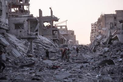 Soykırımcı İsrail'in Gazze'ye düzenlediği saldırılarda Filistinli bir kadın hayatını kaybetti