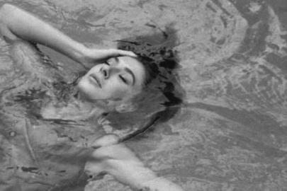 Sözünde durmadı! Şeyma Subaşı bikinili pozlarını paylaşıp dua etti