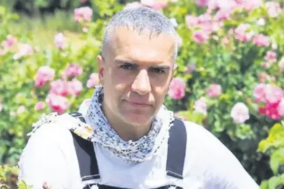 Ahmet Kaya şarkısı okudu!