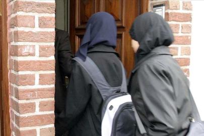 Almanya'da Müslümanların yüzde 17'si ayda en az bir kez açıkça ayrımcılığa uğradı