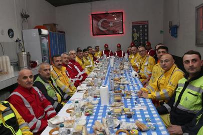 Bakan Işıkhan, bakır madeninde işçilerle sahur yaptı