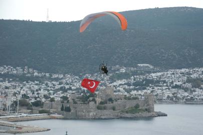 Bodrum semalarında ay yıldızlı 18 Mart anması