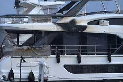 Bodrum'daki yat yangını sonrası temizlik ve enkaz kaldırma çalışması başlatıldı