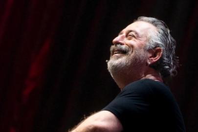 Cem Yılmaz yeni sevgilisiyle görüntülendi! El ele gezdiler