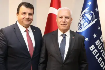 CHP’li Öztürk yoldan döndü, Büyükşehir önüne davet etti!