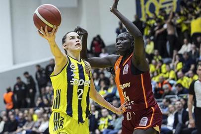 Derbide kazanan Fenerbahçe Opet! Avantajı kaptı