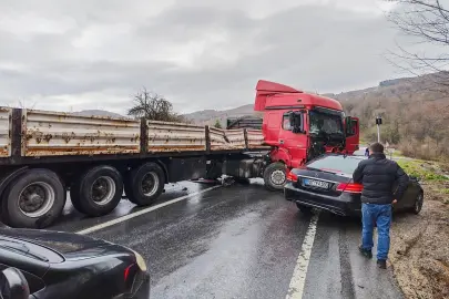 Düzce’de yağışlı hava kaza getirdi!