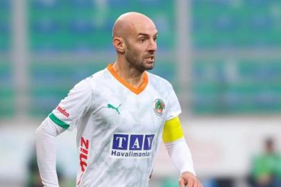 Efecan Karaca ameliyat oldu