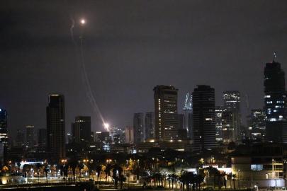 İran, Hayber Şiken füzesiyle İsrailde bazı noktaları hedef aldığını duyurdu