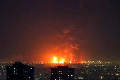 İran medyası: Tahran'ın çeşitli bölgelerinde art arda patlama sesleri duyuldu