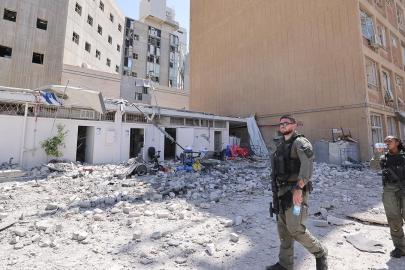 İran'ın İsrail'e misillemesinde 4 kişi daha yaralandı